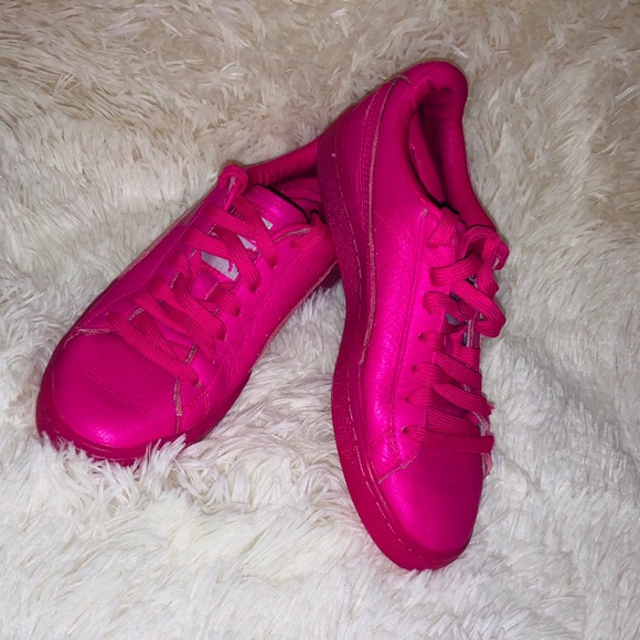 neon pink puma shoes